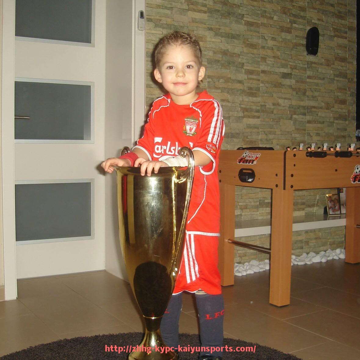 ky开云体育-NBA官方周边产品购买指南：正版渠道与球迷必备收藏